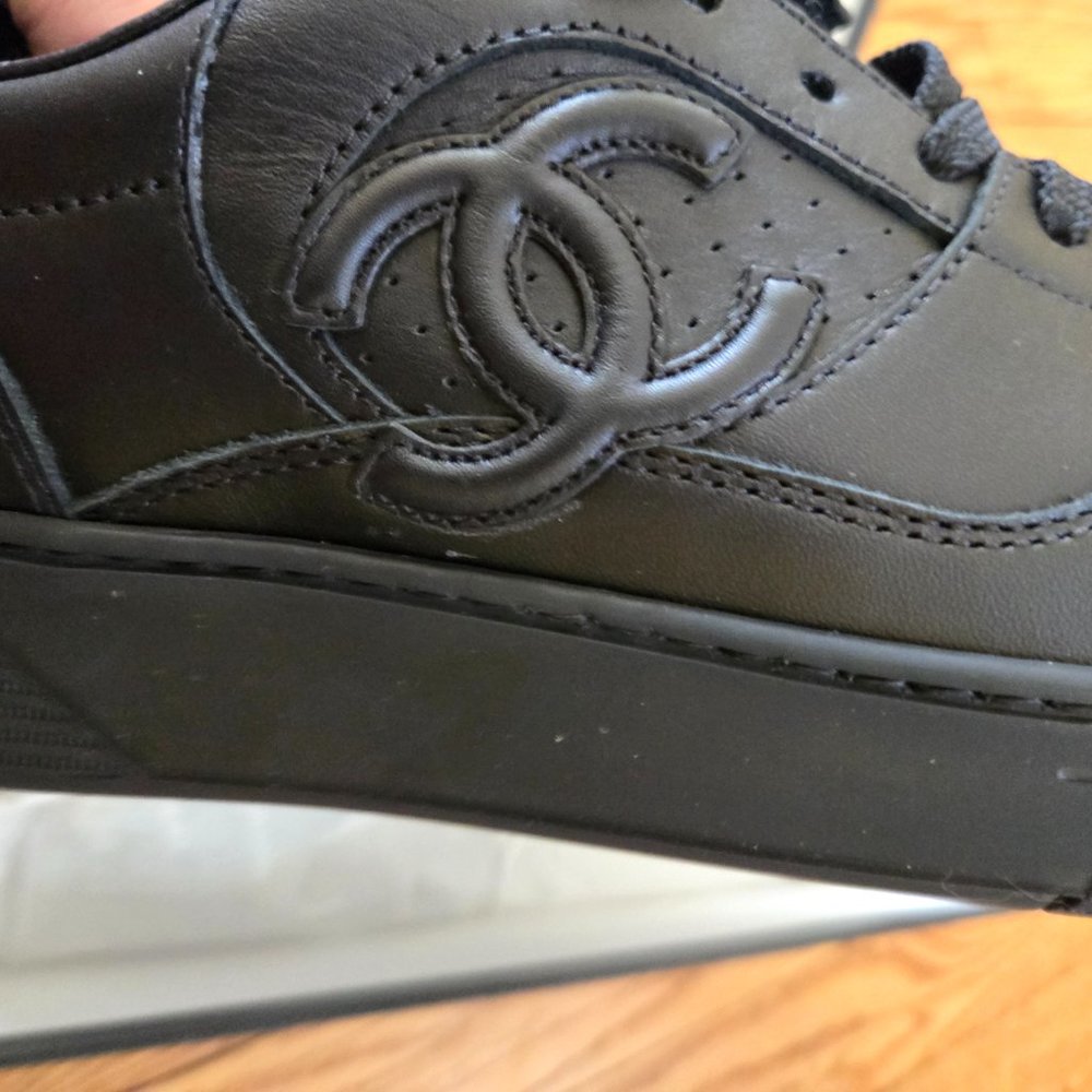 Chanel leather sneakers size 37 - Picture 4 of 8